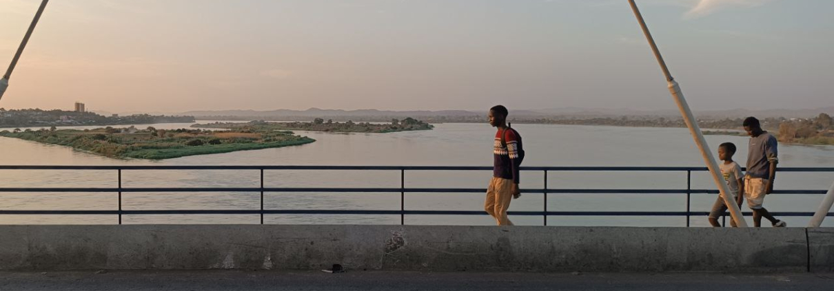 Ponte sobre o río Zambeze en Tete