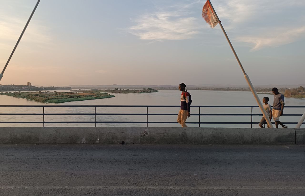 Ponte sobre o río Zambeze en Tete